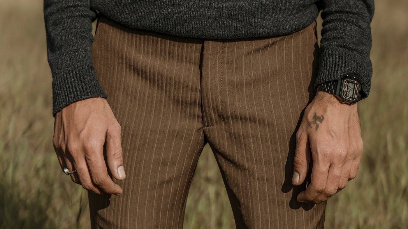 Pleated brown trousers with a knit top
